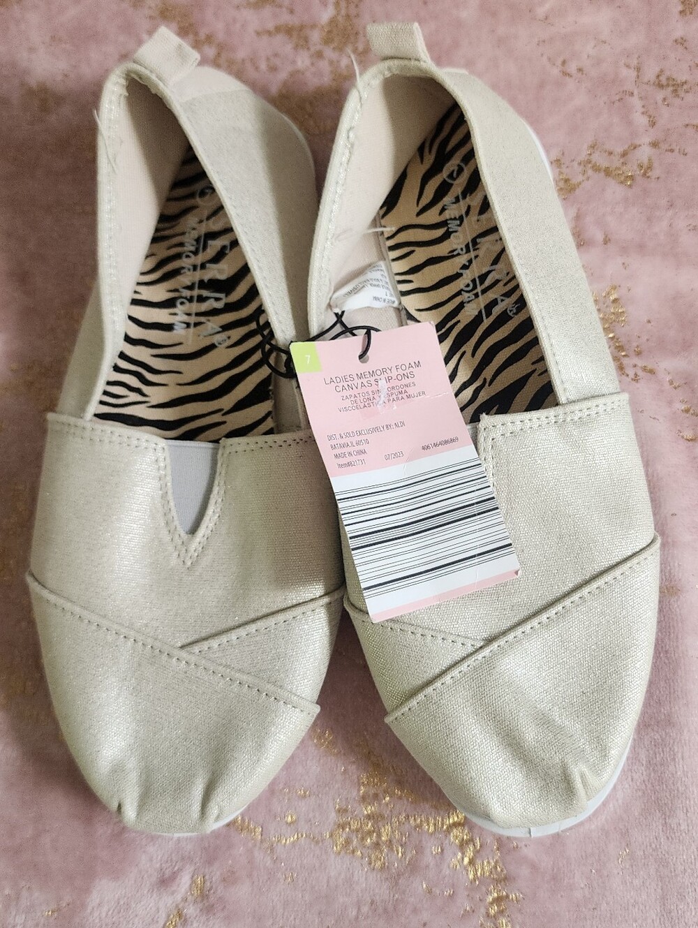 SERRA | Women's Cream Canvas Slip-On Shoes
